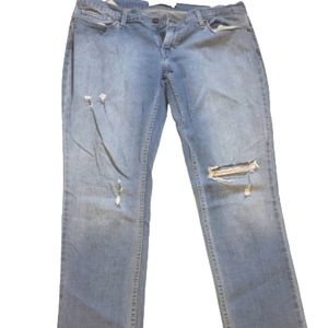 Levi's 524 Skinny distressed jeans. 5 pocket. Belt loops. Stretch.